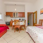 Apartamento With Parking Space Rtina - Miocici, Zadar - 13072 *
