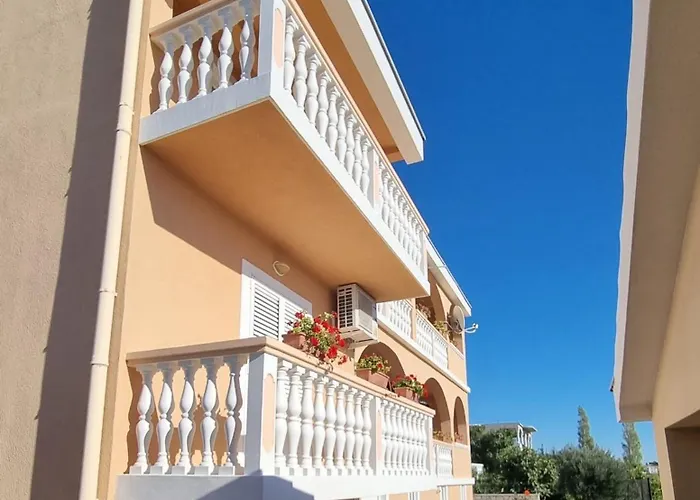 Apartman With Parking Space Rtina - Miocici, Zadar - 13072 Ražanac